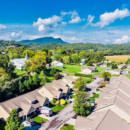 Home With Community Pool - 2 Miles To The Island! Pigeon Forge Εξωτερικό φωτογραφία