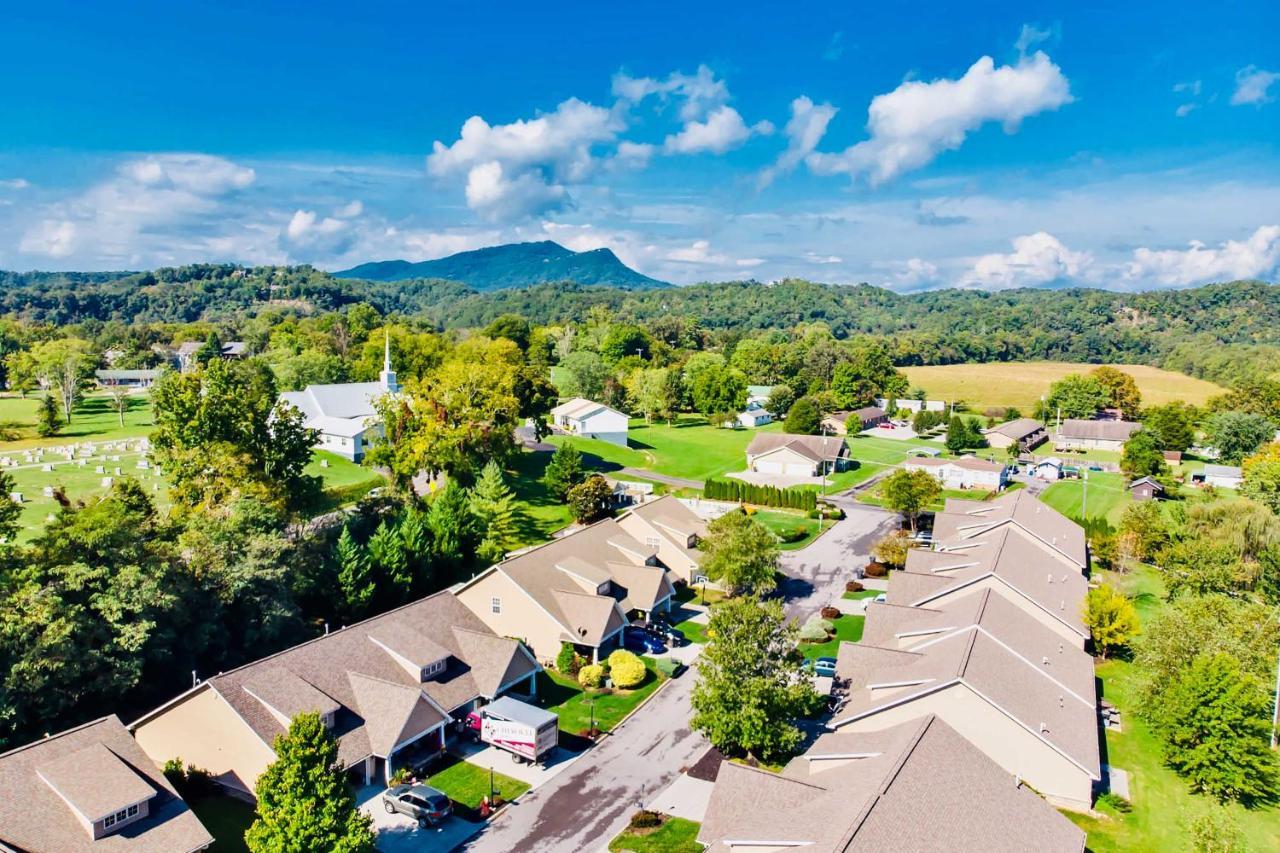 Home With Community Pool - 2 Miles To The Island! Pigeon Forge Εξωτερικό φωτογραφία